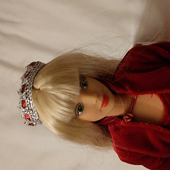 Mattel Velvet Barbie.  Stickers & markers make Barbie come alive. Mattel•Barbie• - Picture 7 of 7